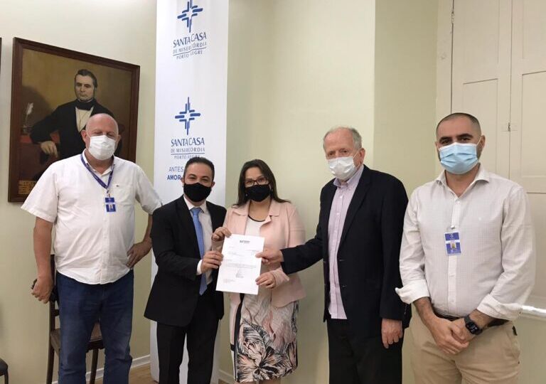 05.01.2021-–-Entrega-de-emenda-em-parceria-com-Deputado-Sabino-para-o-Hospital-da-Santa-Casa-768x576