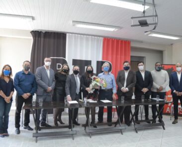 27.04.2021-–-Tanise-Sabino-e-a-nova-Presidente-do-PTB-de-Porto-Alegre