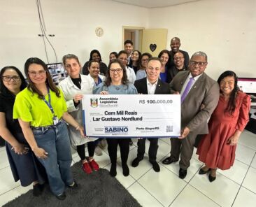 Um investimento na dignidade e no cuidado!Hoje entregamos a emenda parlamentar de R$ 100.000,00,